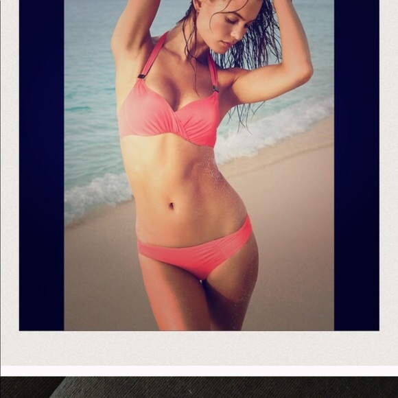 NWOT VS Bikini Top and matching bottom - Picture 2 of 3